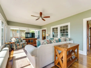 Riverfront St Clair Home - Walk to Downtown!