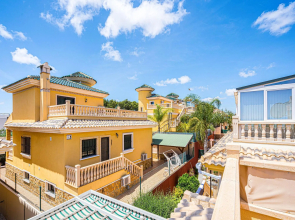 Inviting Holiday Home in Orihuela with Garden
