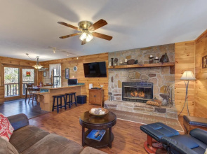 Peaceful 2br in Mountains w/ Private Hot Tub!