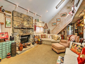 West Dover Vacation Rental w/ Hot Tub Near Mt Snow