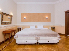 Marisabel Manor 2