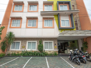 Hasanah Guesthouse by RedDoorz