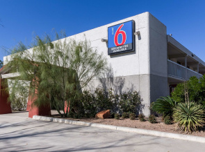 Motel 6 Uvalde, TX