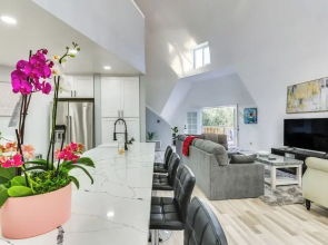 North San Diego Retreat W/deck, Fire Pit Table!