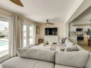 Private Pool w/ Canal Views: Apollo Beach Getaway