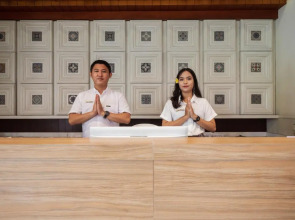 Alron Hotel Kuta Powered by Archipelago