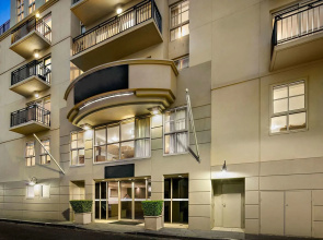 Carlton Apartments on Lygon