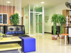 Ananas Phuket Central Hostel - Adults Only