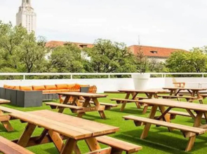 Texas State Capitol Flat- Social Living + Pool