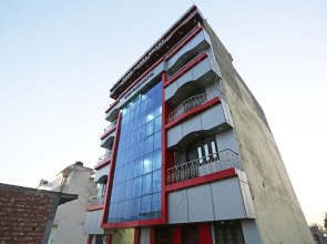 SPOT ON 37780 Hotel Doon Sabri