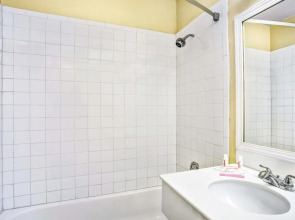 Travelodge Center Strip