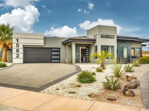 Happy Hour 3 Bedroom Townhouse