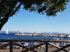 Gatzea's laurel house