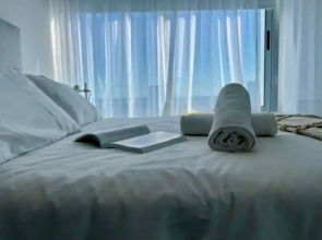 2 bed apartment Ocean Drive Country Bldg