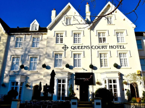 Queens Court Hotel