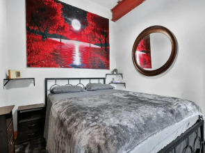 Beautiful 'rose Themed' Loft Near Downtown Detroit 1 Bedroom Apts