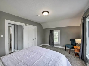 Lakeside Garden Home - 1 Mile to Main Street!