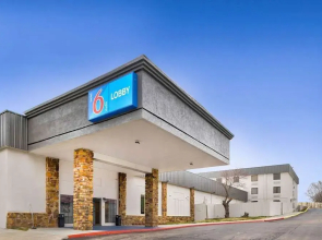 Days Inn & Suites Bartlesville