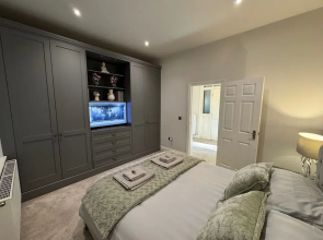 Full Apartment With Secure Parking Great Views