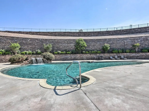 Lakefront Condo w/ Pool Access in Osage Beach!