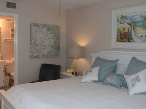 Gulf Shore Condo #314 - 2 Br condo by RedAwning