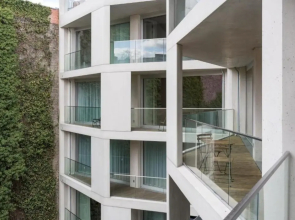 Carlotta Apartments