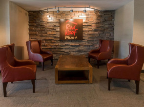 Red Roof Inn PLUS+ Long Island - Garden City