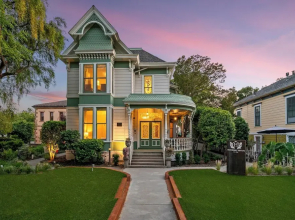 Hennessey House