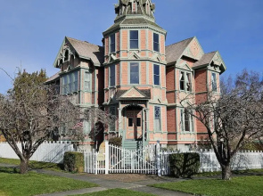 Starrett House