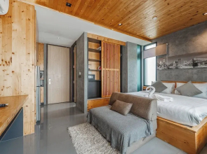 Rooftop Pool 5mins to NaiHarn Beach C187