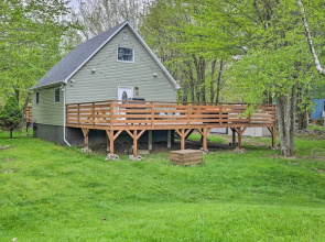 Near Lakes & Resorts: Pet-friendly Long Pond Abode