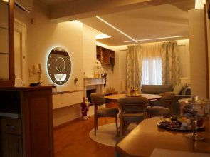 Daphne Luxury Apartment