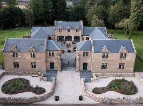 Stunning Edinburgh 1820s Stables Converted Studio
