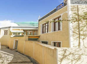 OYO 14082 Hotel Himalayan Stays