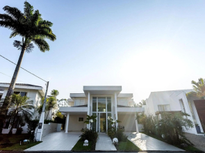 Casa alto padrão com piscina no condomínio Costa Verde da Tabatinga, próxima da praia