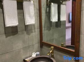 Xishuangbanna Jinghong Plum Blossom Courtyard Hotel (Poshui Square Branch)