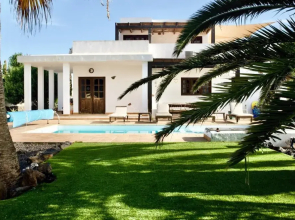 Lajares Villa-sleeps 6-free Parking-playground
