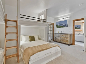 Family Getaway~pool, Tubing, Skiing, & Ice Castles Villa 1002 1 Bedroom Villa by RedAwning