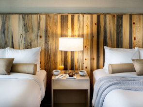 Hotel Maverick