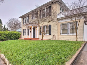 Corpus Christi Home w/ Pool & Hot Tub: Walk to Bay