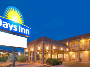 Tree Inn & Suites Albuquerque.