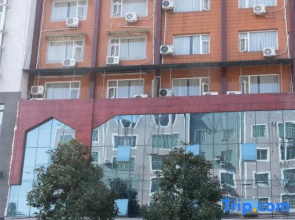 Huaying Qianli Express Hotel