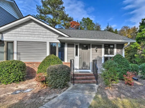Pinehurst Gem on Golf Course & Putting Green!