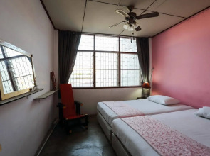 Phuket 43 Guesthouse