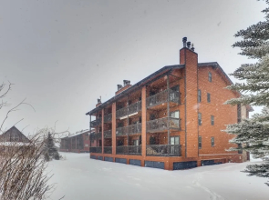 Mountainside  272h 2 Bedroom Condo by RedAwning