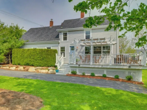 Rockland Home w/ Deck 5 Mins to Historic Downtown!