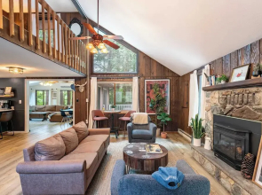 Lakeshore Oasis by Avantstay Private Beach, Views, Hot Tub, Volleyball