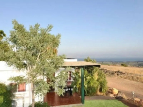 Mul Kinneret Livnim Suites