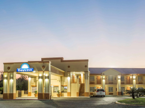 Days Inn by Wyndham Orange