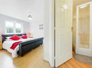 Bristol Luxury Apartment with Parking